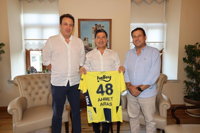 Bodrum Fenerbahçeliler Derneği Ahmet Aras’ı makamında ziyaret etti