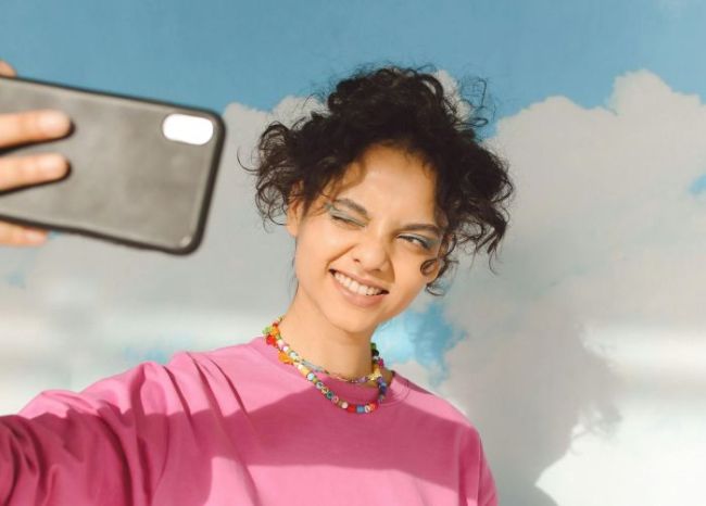 Z Kuşağı’nın Selfie Takıntısı Dişetlerine Zarar Veriyor