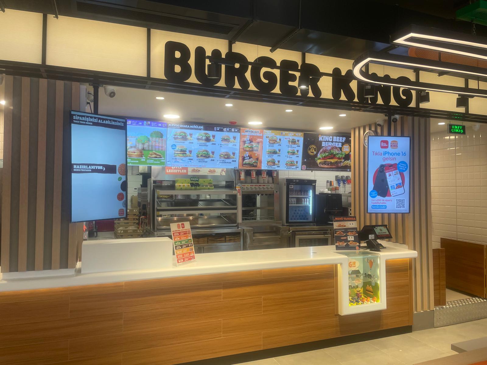 Burger King®’in Yeni Restoranı  Adana’da Sevenleriyle Buluştu!