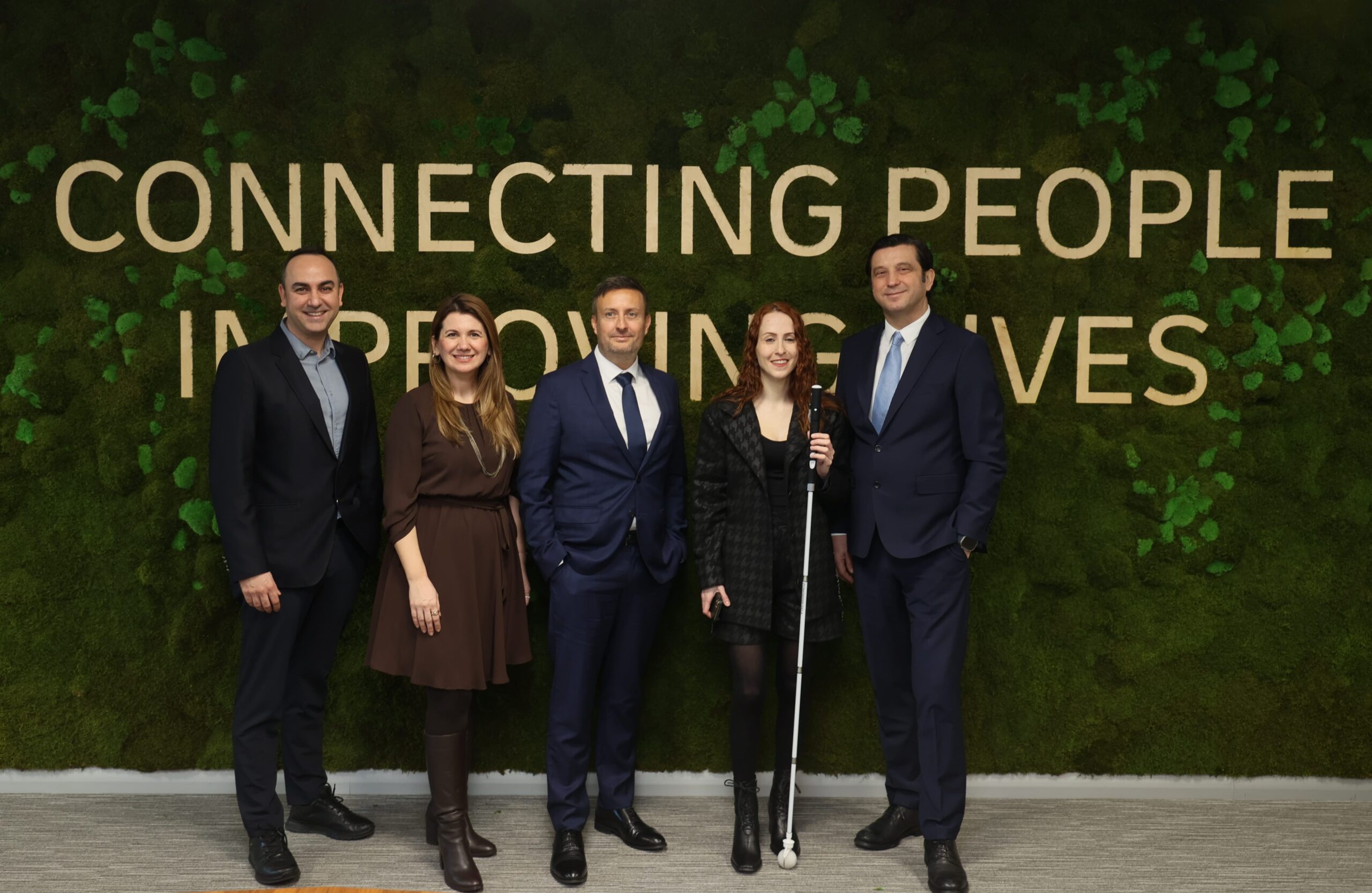 DHL Express Türkiye, WeWALK ile İş Birliğine İmza Attı