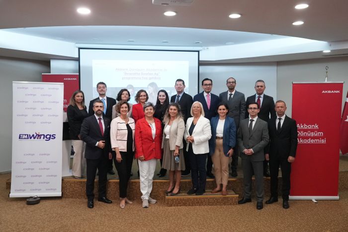 Akbank Dönüşüm Akademisi işletmelerin Yanında