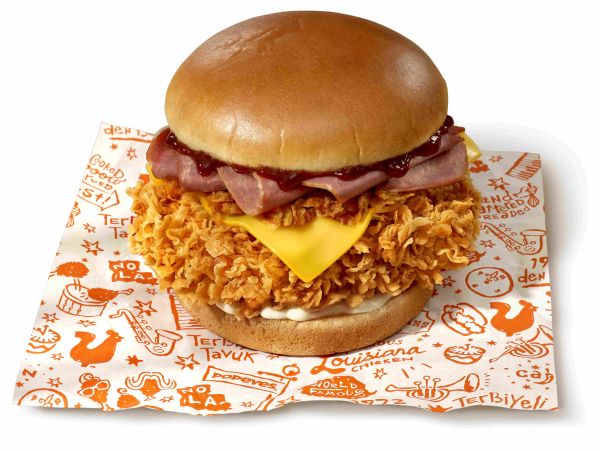 Popeyes Smoky XL Sandviç Yılın Seçilmiş Ürünü Oldu!
