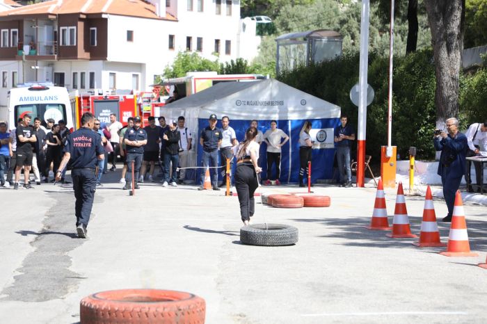 İtfaiye Adayları Zorlu Parkurda Ter Döktü