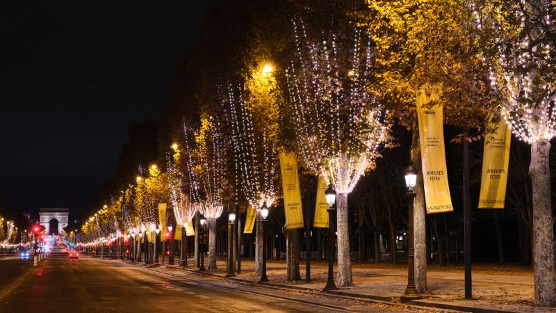 Swarovski, hamps-Élysées Caddesi’nin bu yılki aydınlatmalarına özel sponsor oldu