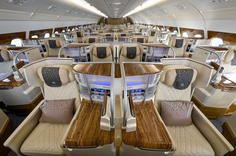 Emirates’in 5 milyar dolarlık dönüşüm programında önemli eşik: 100 uçak tamamen yenilendi